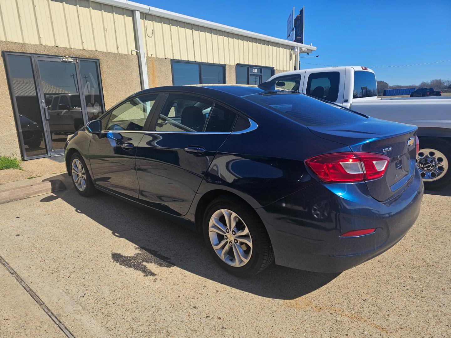 2019 BLUE Chevrolet Cruze LT Auto (1G1BE5SM0K7) with an 1.4L L4 DOHC 16V TURBO engine, 6A transmission, located at 533 S Seven Points BLVD, Seven Points, TX, 75143, (430) 255-4030, 32.313999, -96.209351 - Photo#3